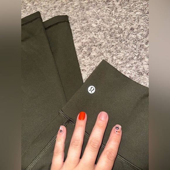 Women’s Lululemon Wunder Under Crop (High-Rise) *Full-On Luxtreme 21" Size 2 - Picture 7 of 15